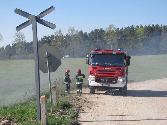 Pożar traw na nasypie kolejowym